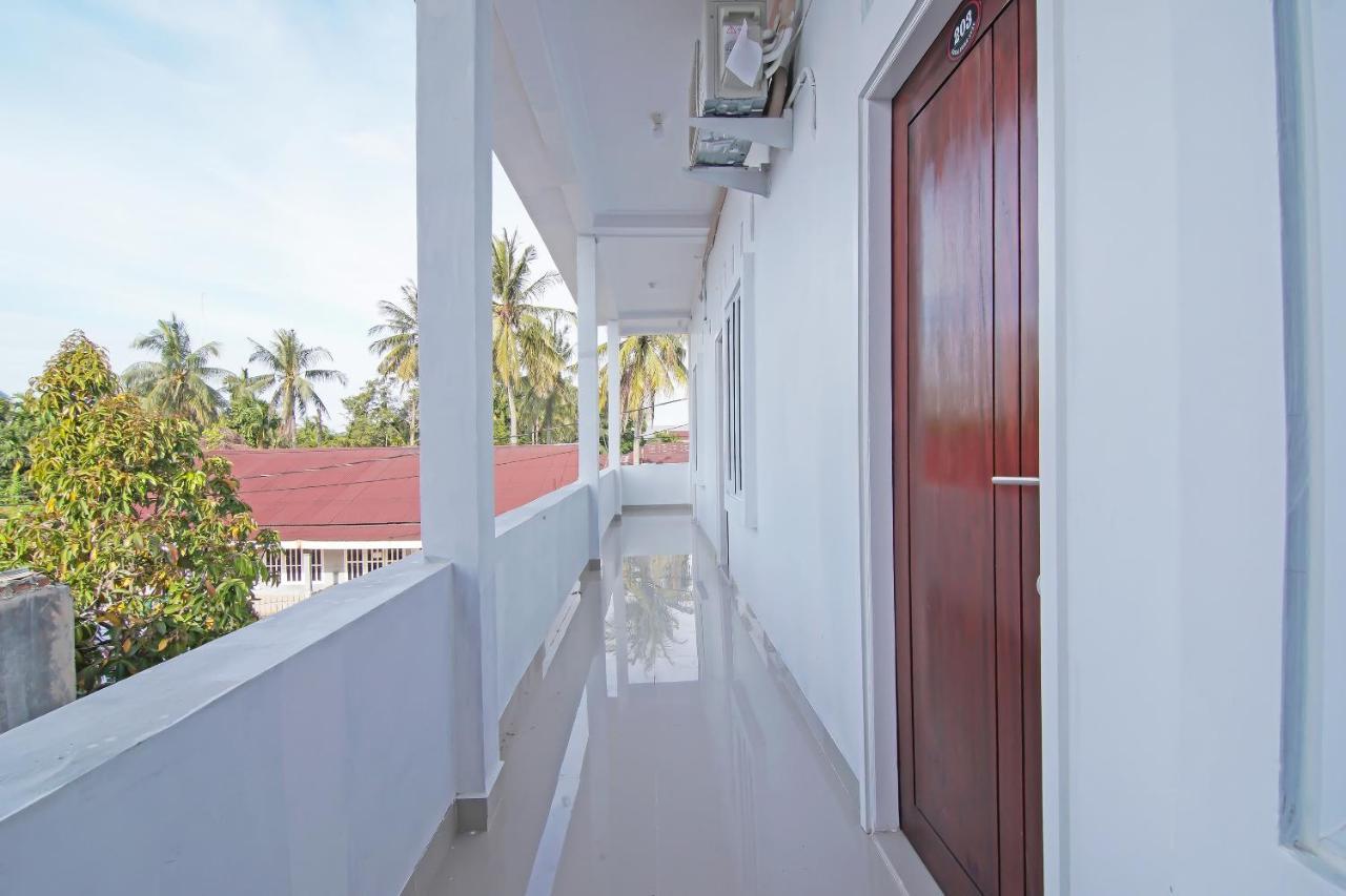 Oyo 91681 Raysa Homestay Pekanbaru Luaran gambar