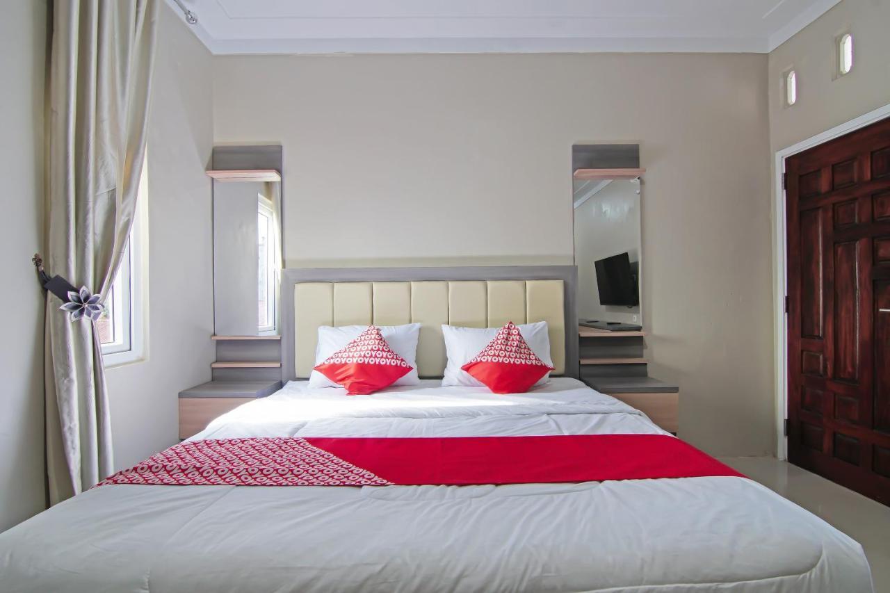 Oyo 91681 Raysa Homestay Pekanbaru Luaran gambar