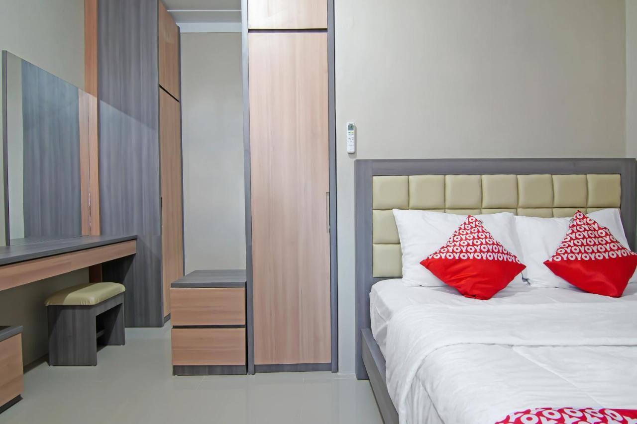Oyo 91681 Raysa Homestay Pekanbaru Luaran gambar