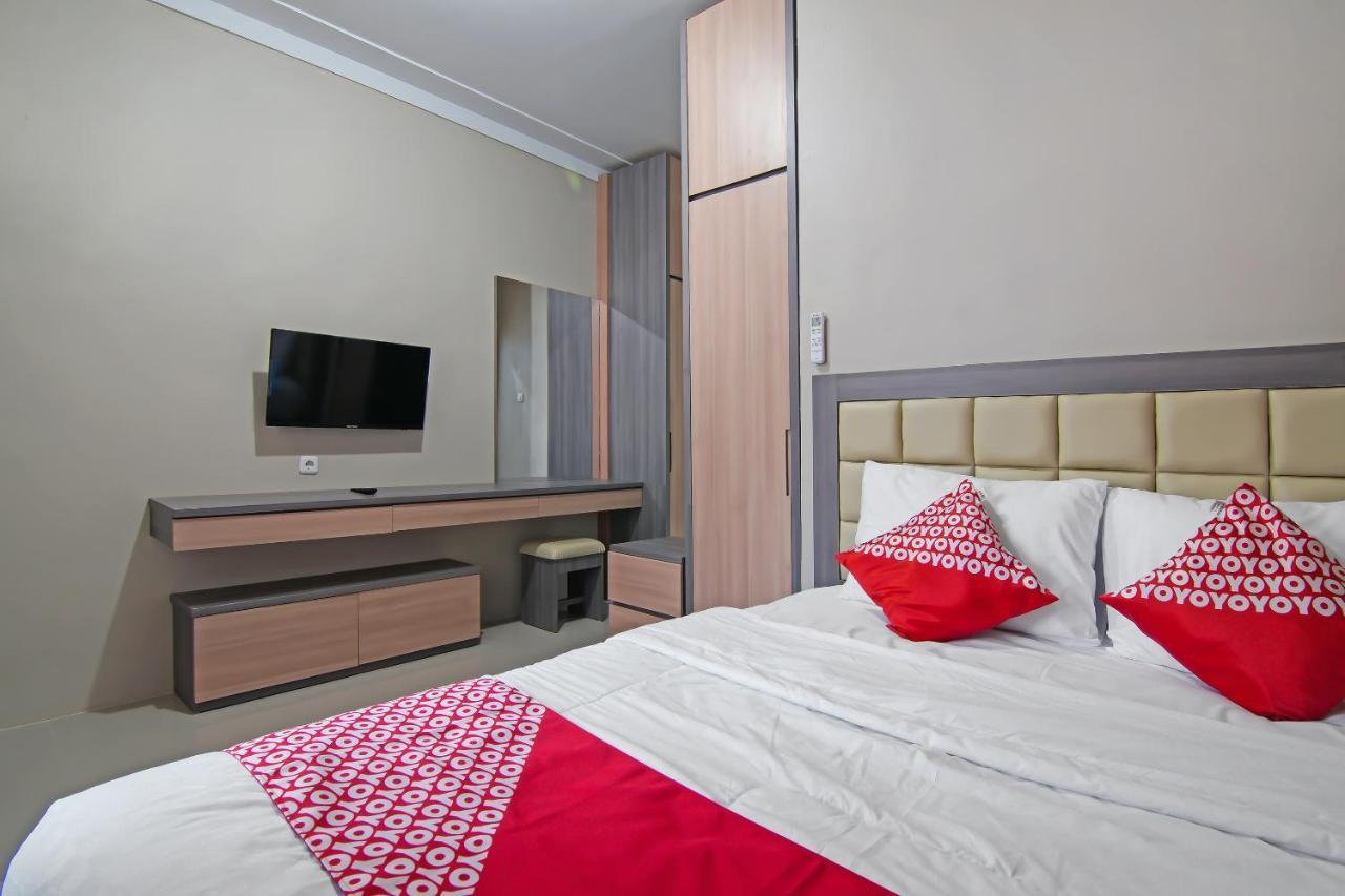 Oyo 91681 Raysa Homestay Pekanbaru Luaran gambar